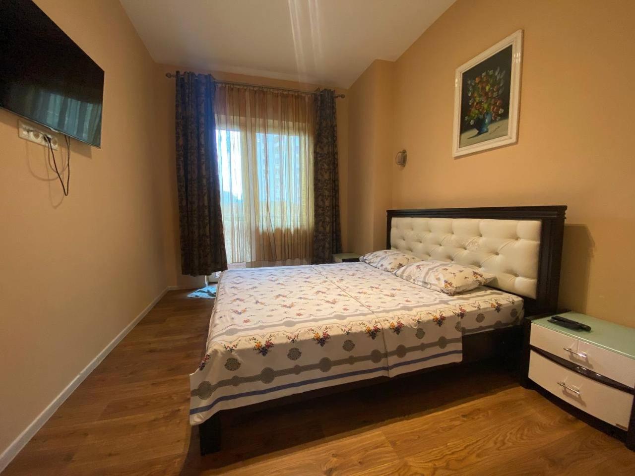 Apartment On Dragomirova Kiev Esterno foto