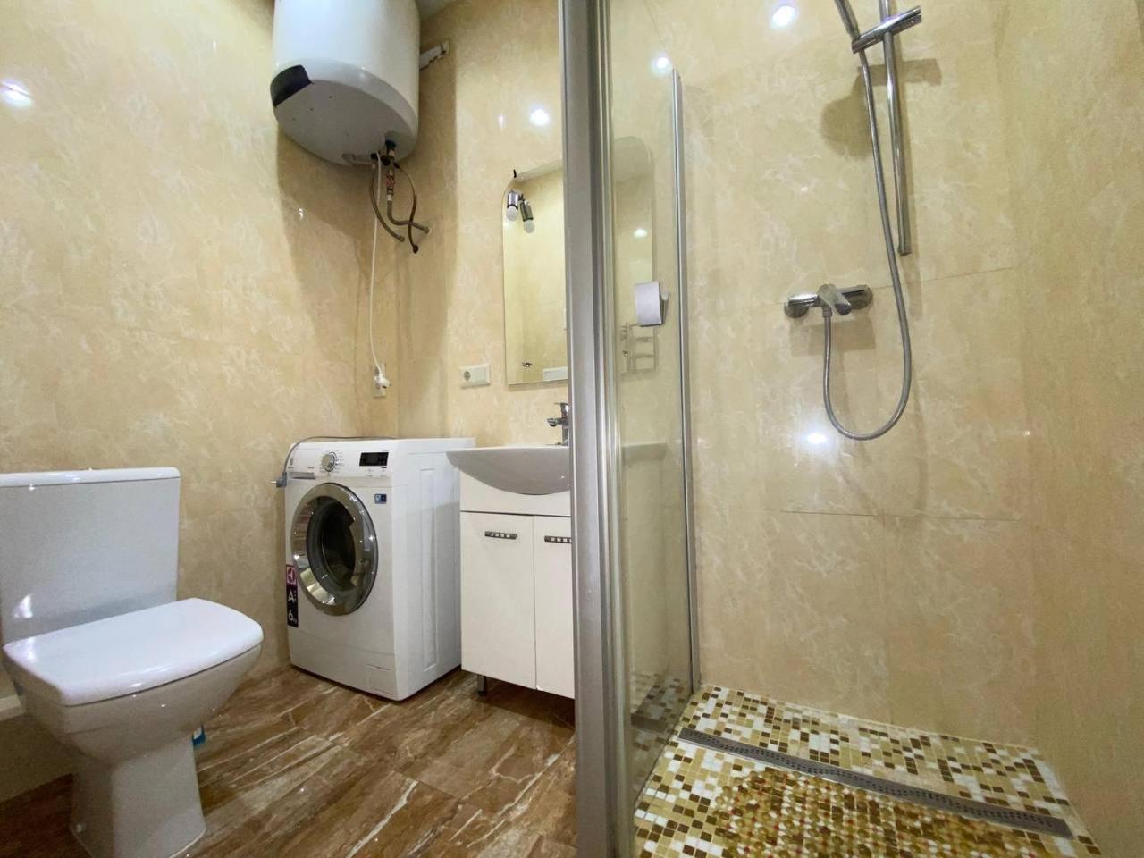 Apartment On Dragomirova Kiev Esterno foto