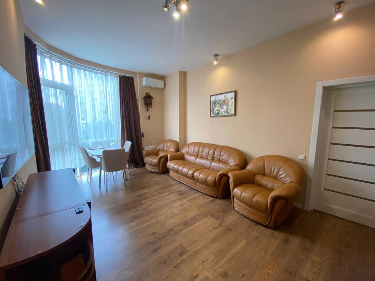 Apartment On Dragomirova Kiev Esterno foto