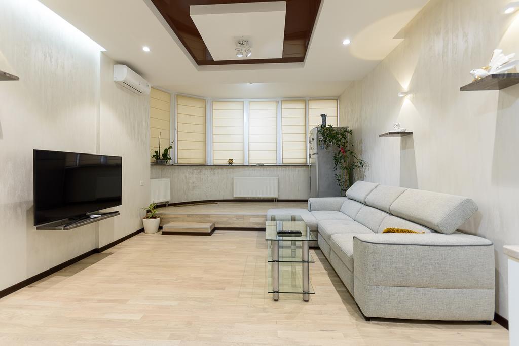 Apartment On Dragomirova Kiev Esterno foto