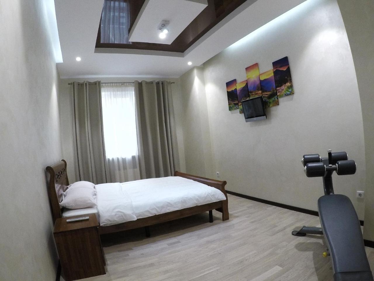 Apartment On Dragomirova Kiev Esterno foto