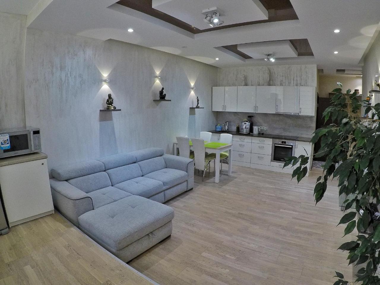Apartment On Dragomirova Kiev Esterno foto