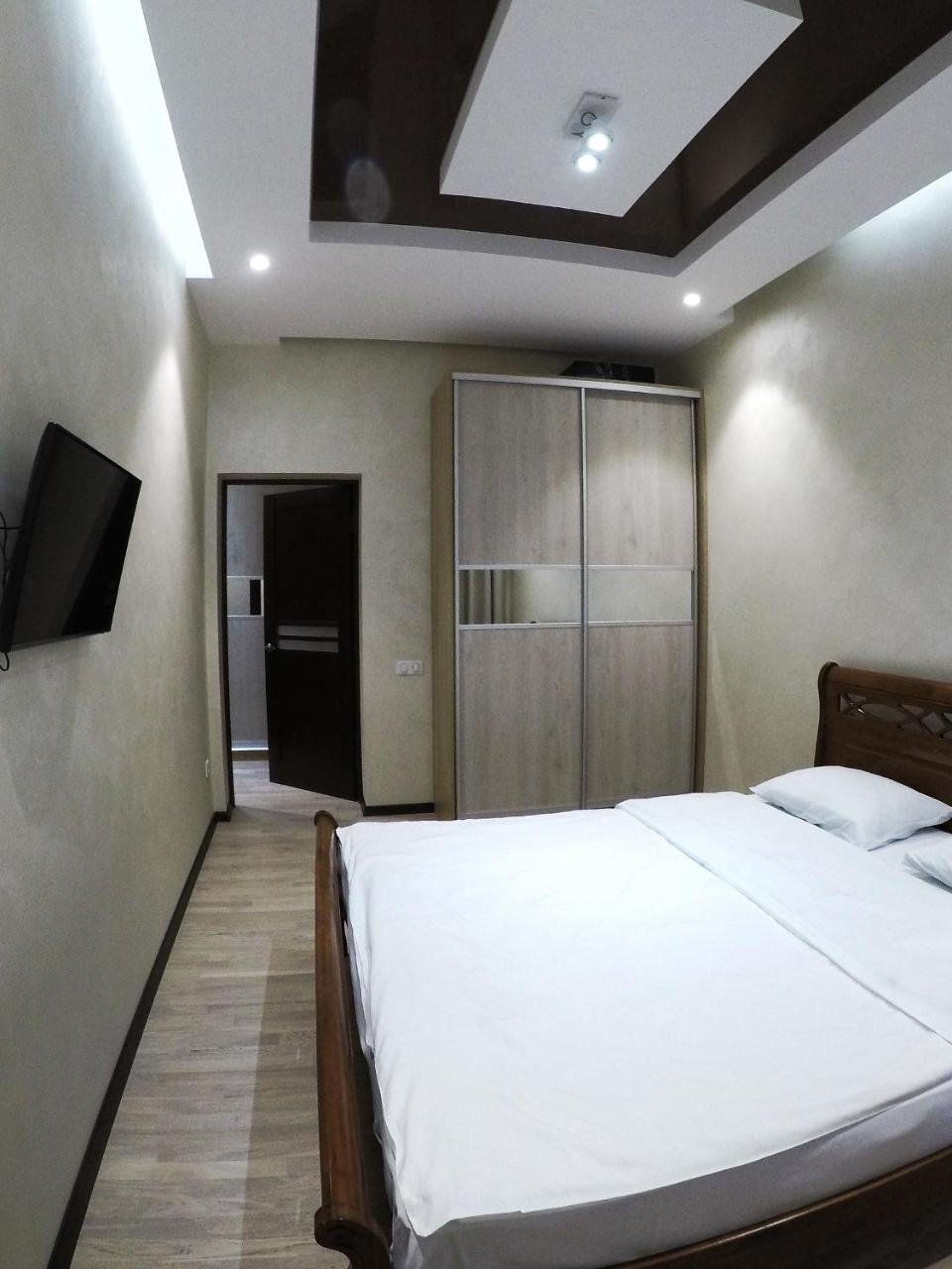 Apartment On Dragomirova Kiev Esterno foto