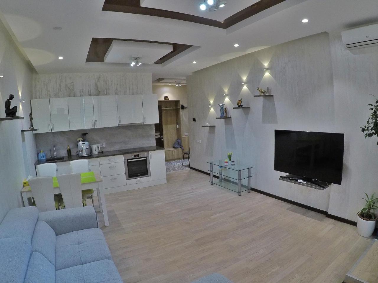 Apartment On Dragomirova Kiev Esterno foto