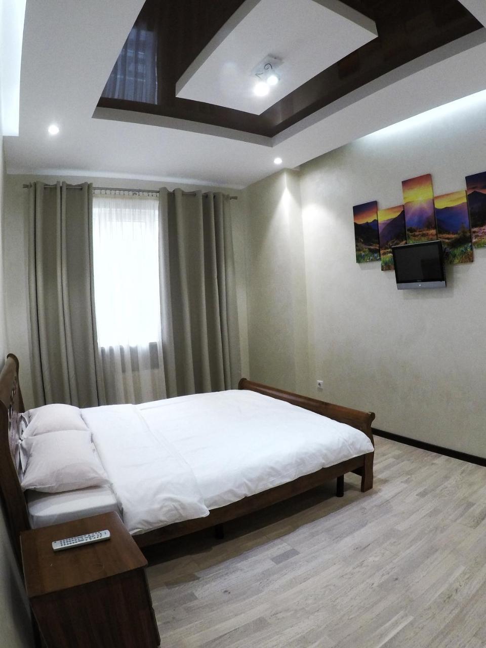 Apartment On Dragomirova Kiev Esterno foto
