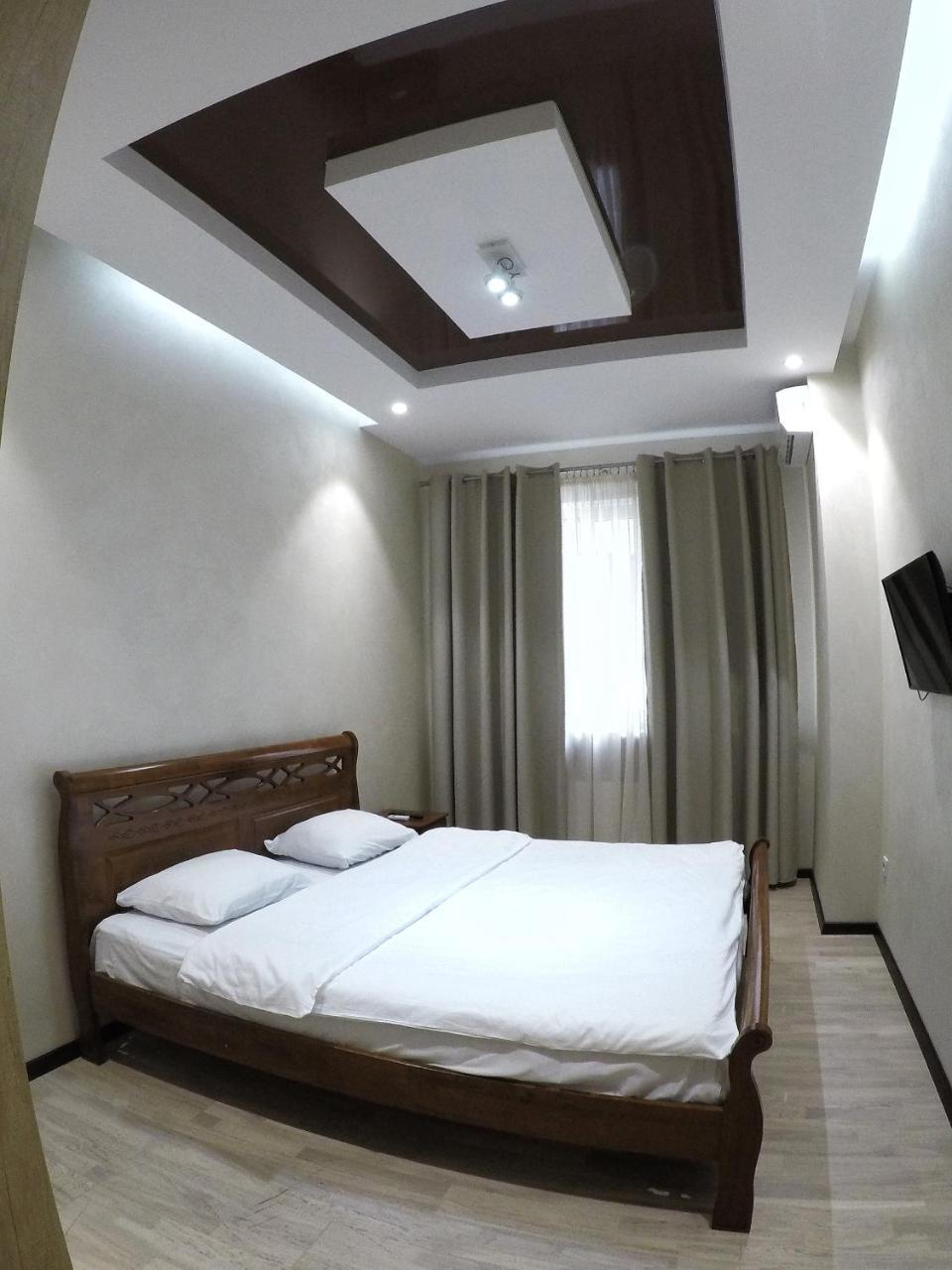 Apartment On Dragomirova Kiev Esterno foto