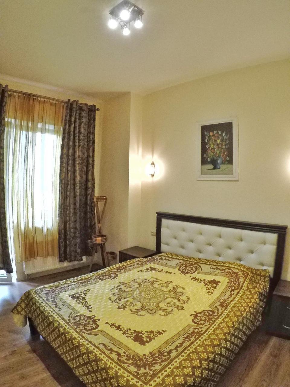 Apartment On Dragomirova Kiev Esterno foto